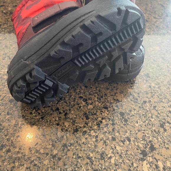 NWT Toddler 8 Columbia winter boots - Picture 2 of 3